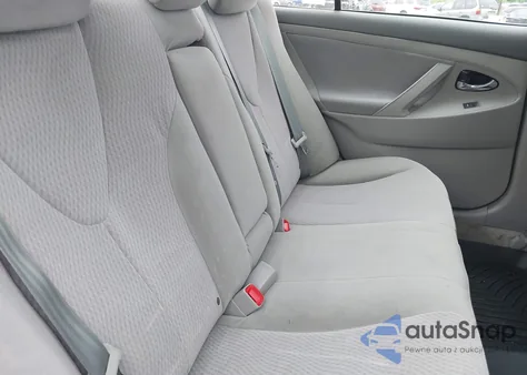 2010 Toyota Camry Le z USA, uszkodzony, nr VIN 4T1BF3EK7AU055425